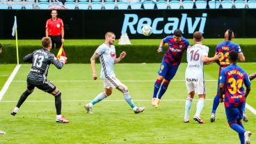 El segundo gol de Lucho Suárez, que marcó los dos tantos culés.