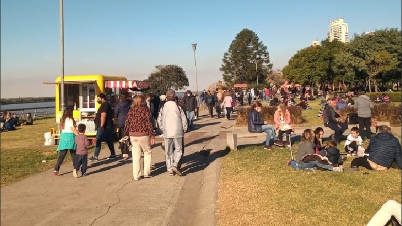 El Parque de las Colectividades este domingo, como cualquier otro pre pandemia.