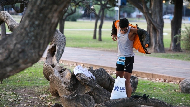 Los preparativo de uno de los corredores.