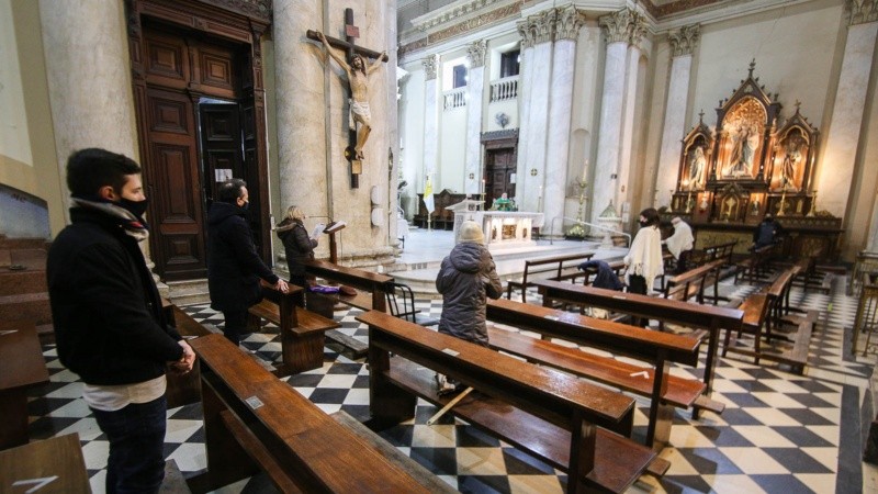 La celebración de la misa en la Catedral de Rosario.