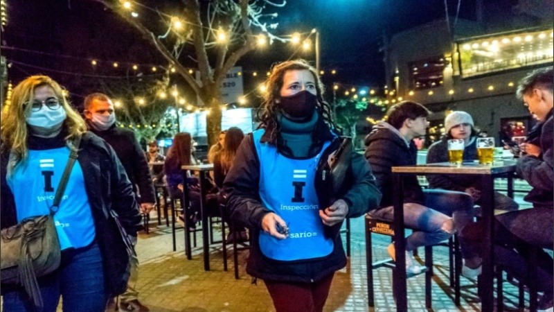 Los inspectores municipales en medio de los controles del fin de semana.