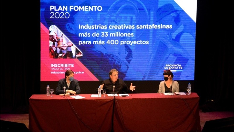 Las autoridades en la presentación del plan.