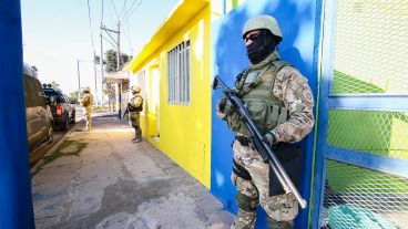 El allanamiento en la casa del barrabrava canalla, en Ayolas y Circunvalación.