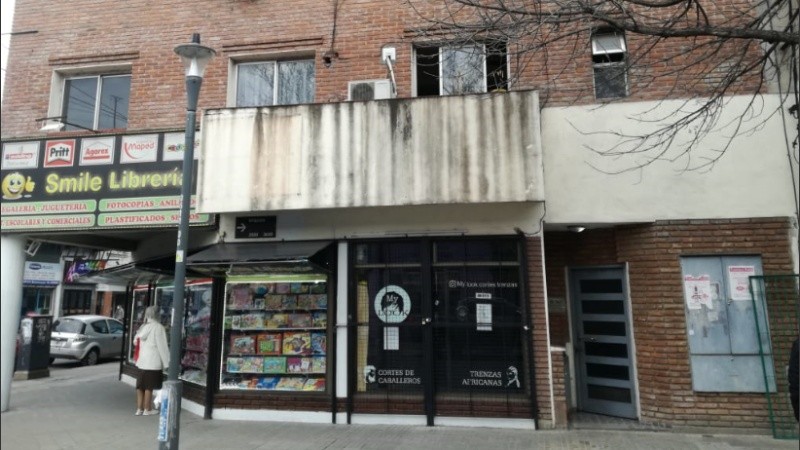El edificio está ubicado en Urquiza y Cafferata.