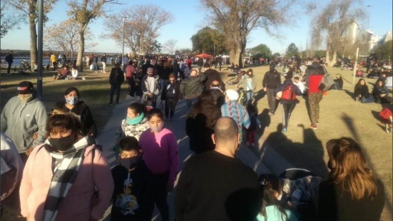 El Parque de las Colectividades este domingo, desbordado.