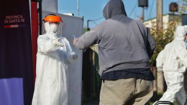 Caruana pidió ampliar los testeos en viajantes y trabajadores de la salud.