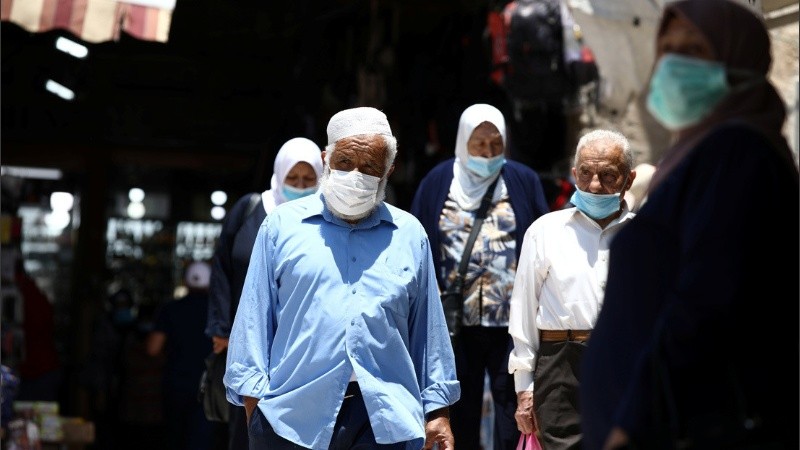 Se registraron más de 10.000 casos activos.