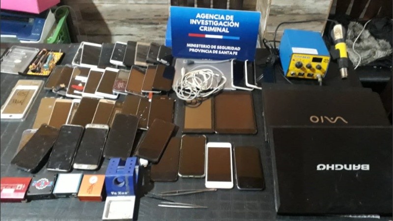 Los objetos incautados en un allanamiento ocurrido en pasaje Fuhr al 1300. 