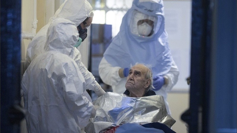 Son 688 los internados en unidades de terapia intensiva.