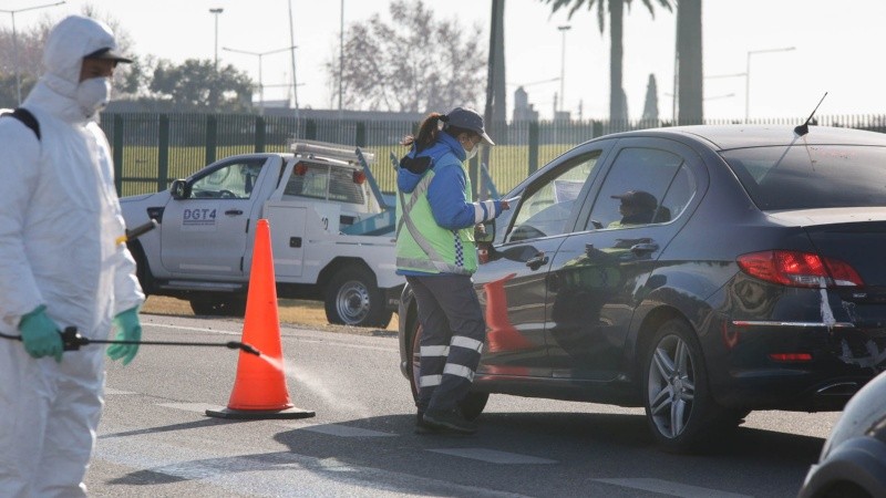 Se busca evitar un ingreso indiscriminado de personas a Santa Fe.