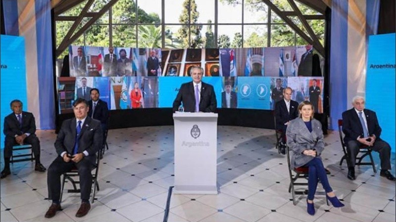 Fernández encabezó desde Buenos Aires la conmemoración del 9 de julio. 