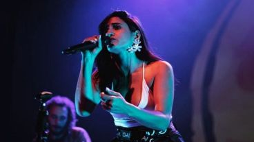 Con el recital de Lu Ferreira (foto), Uruguay es el primer país de Latinoamérica que retoma los conciertos con público en el marco de la pandemia.