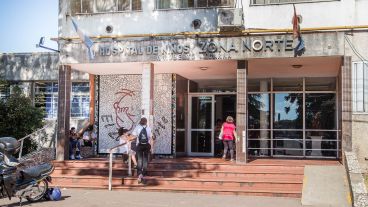 Debido a las condiciones de habitabilidad, el pequeño fue internado en el Hospital de Niños Zona Norte.