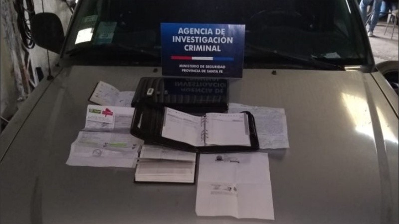 Se incautaron drogas, armas, celulares y material de interés para la causa.