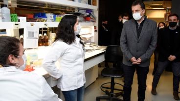 Massa recorrió los laboratorios de la Universidad de San Martín.