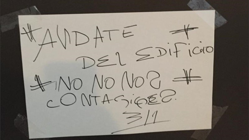 El cartel que pidió la expulsión.