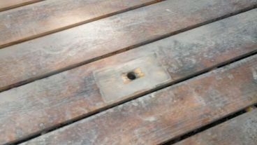 Uno de los lugares vacíos en la calesita, donde antes había un caballito.