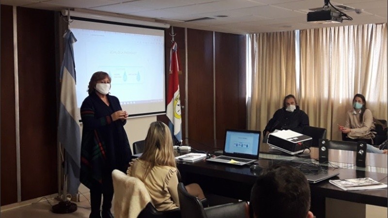 El gobierno provincial evalúa las condiciones para el regreso a clases presenciales.