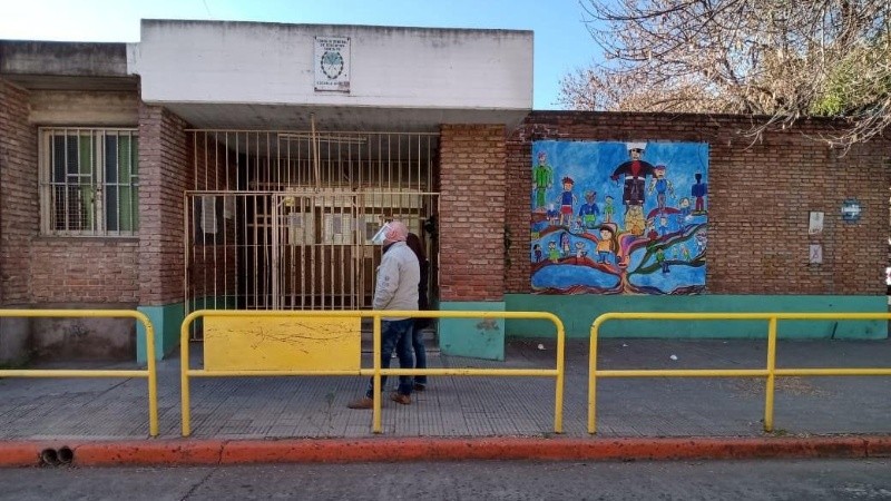 Alerta Perversión Naturaleza Posible vuelta a las aulas: “Encontramos 21 escuelas en muy mal estado en  Rosario” | Rosario3