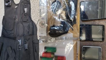 Los elementos secuestrados en el procedimiento policial.