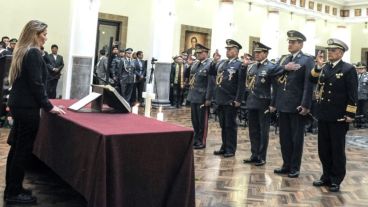 Jeanine Áñez y las Fuerzas Armadas, uno de sus aliados más visibles