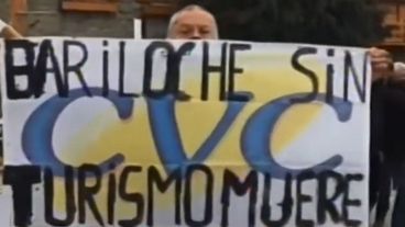 Todos los sectores de la economía reclamaron por la reactivación del turismo, en el Centro Cívico de la ciudad.