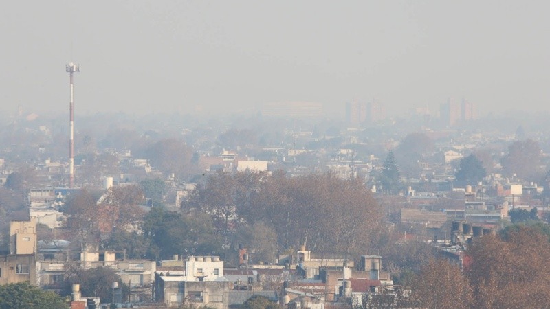 Una vista desde barrio Abasto hacia el sur. Toda Rosario se ve afectada.