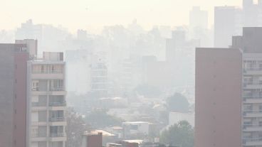 Humo en Rosario: la zona Pueyrredón y avenida Pellegrini.