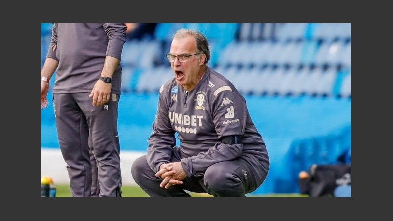 El Loco festeja por el logro con el Leeds United. 