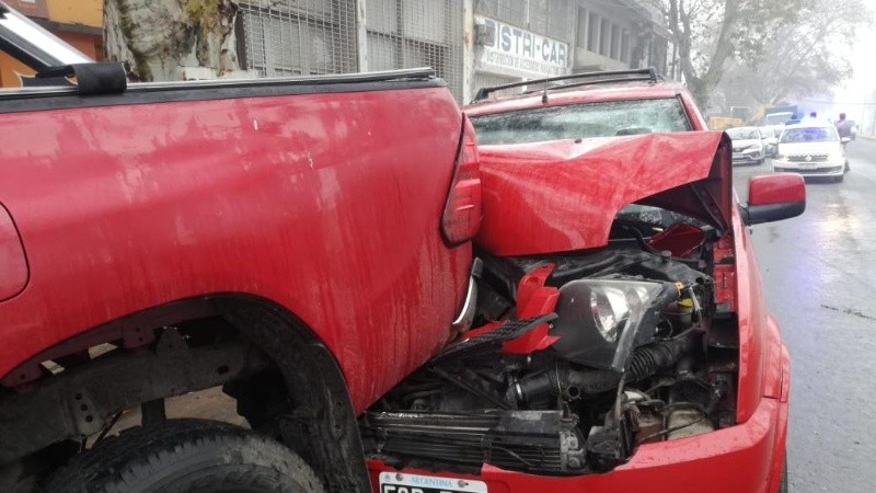 La Ecosport incrustada en la parte trasera de la Hilux. 