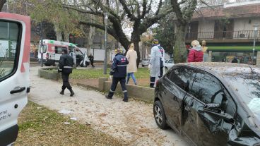 La conductora del auto debió ser hospitalizada.
