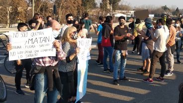 La manifestación y piquete en el puente Rosario Victoria.