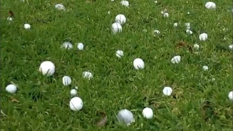 Vecinos capturaron con sus cámaras la granizada.