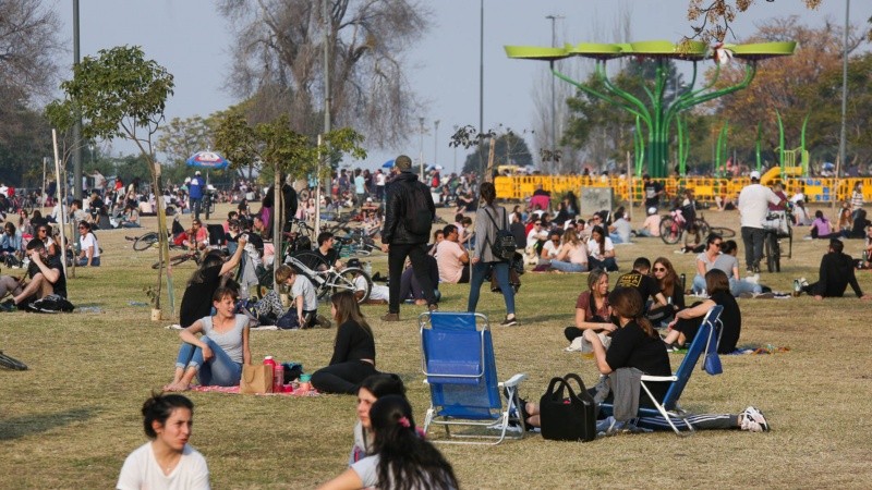 Con el buen tiempo, muchos se volcaron a los parques pero menos comprimidos.