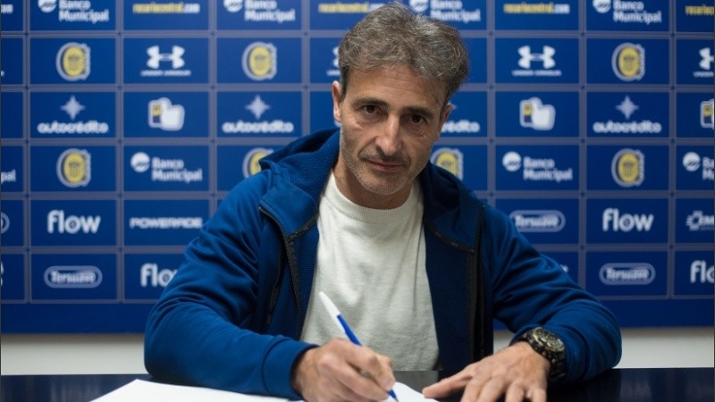 Adrián Dezotti firmó su vínculo. Dirigirá la Reserva canalla junto al Puma Rodríguez.