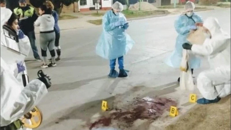 El cuerpo presentaba varias puñaladas y golpes y presentaba heridas en la cabeza, el cuello y las piernas.