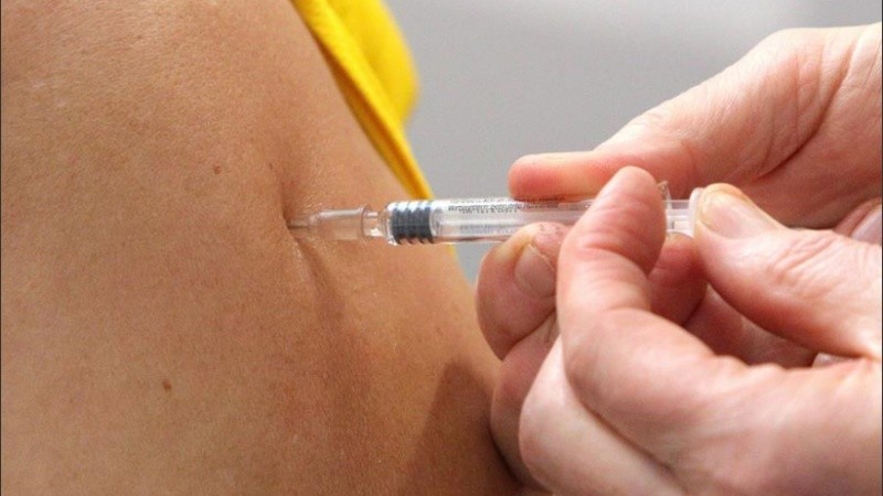 El Reino Unido anunció este lunes que ya ordenó 100 millones de dosis de la vacuna.