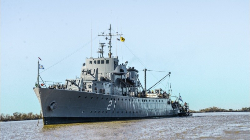 Los buques amarraron en la costa central rosarina.