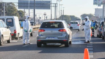 Los controles en ruta buscan prevenir el traslado del virus.