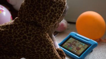 “Todos me han confirmado que la niña ya no es contagiosa, pero nadie asumió la responsabilidad de liberarla”, dijo la madre.