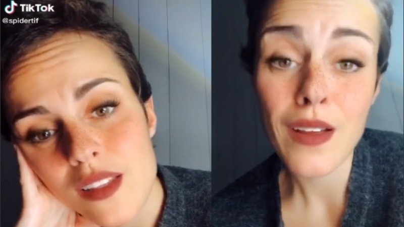 La joven plantea nombres y conceptos encontrados. 