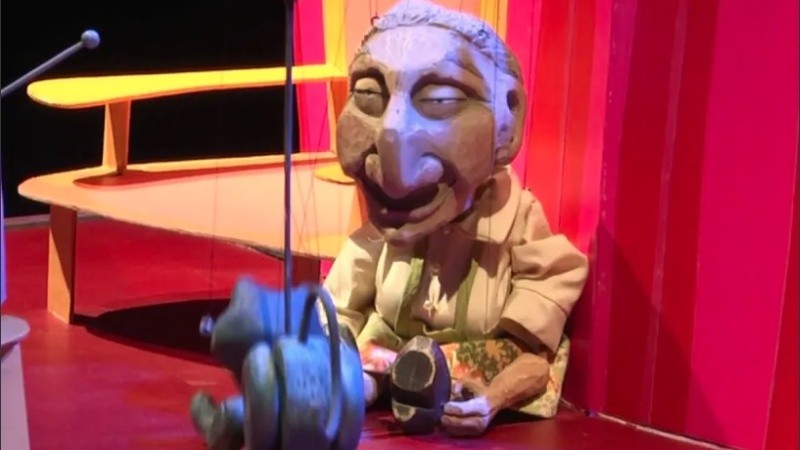 El espectáculo de marioneta y clown 