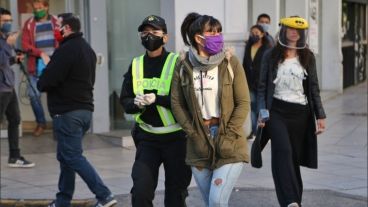 Los controles incluyen el uso correcto del cubrebocas.