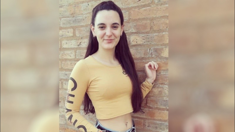 Julieta tiene un tatuaje en el brazo izquierdo, en el brazo derecho y en un tobillo.