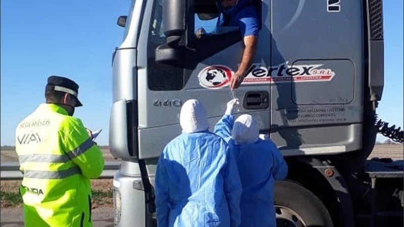Los transportistas no deberán presentar hisopado pero tendrán control de temperatura.