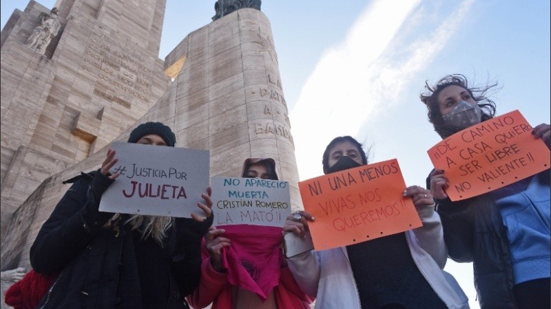 “Paren de matarnos”, la consigna ante un nuevo femicidio en Santa Fe.