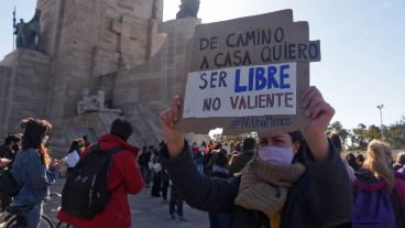 “Paren de matarnos”, la consigna ante un nuevo femicidio en Santa Fe.