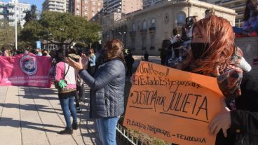 “Paren de matarnos”, la consigna ante un nuevo femicidio en Santa Fe.