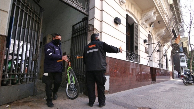 Removieron cientos de bicicletas, motos y autos acumulados en la Comisaría 2ª