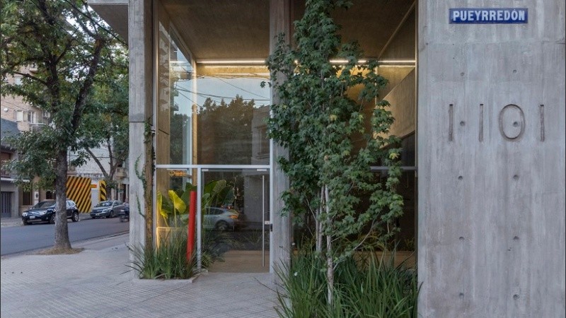 El edificio está ubicado en Pueyrredón al 1100.